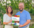 Bild: Hans Walter 
Christina Ackermann, hier mit Bürgermeister Hans Walter, hat als neue Jugendbeauftragte der Gemeinde Kastl ein umfangreiches Ferienprogramm zusammengestellt.