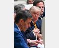 Bild: Ansgar Haase/dpa
Zustimmung sieht anders aus: US-Präsident Donald Trump schaut skeptisch, während Spaniens Regierungschef Pedro Sánchez auf dem Nato-Gipfel in Ankara spricht.
