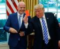 Bild: Evan Vucci/AP/dpa
EU-Abgeordnete fordern Aufklärung, ob Einfluss von US-Präsident Trump auf FIFA-Chef Infantino zur Rücknahme der Roten Karte gegen US-Stürmer Balogun geführt hat. (Archivbild)