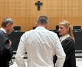 Bild: Ganzmann
Der angeklagte Unternehmer beratschlagt sich mit seinen Anwälten Rouven Colbatz (links) und Stefanie Amann.