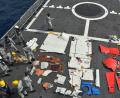 Bild: Uncredited/Pakistan Navy/AP/dpa
In einem von der pakistanischen Marine veröffentlichten Foto werden Trümmerteile des abgestürzten Frachtflugzeugs gezeigt.