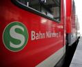 Bild: Daniel Karmann/dpa
Wegen des Feuerwehreinsatzes konnten auf der stark frequentierten Strecke zwischen Nürnberg und Bamberg etwa 45 Minuten lang keine Personen- und Güterzüge fahren. (Archivbild)