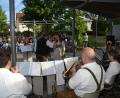 Bild: Elisabeth Dobmayer
Rudi Salomon und Max Hochwarth aus Eslarn (Flügelhorn), Felix Griesbach (Trompete und Leiter), Robert Kraus aus Oberviechtach (Tenorhorn), Manuela Grünauer (Bariton), Hannah Griesbach (Bariton und Gesang), Hans-Peter Reil (Posaune, Gesang und Moderation), Georg Kleber (Tuba), Richard Wagner (Akkordeon) und Josef Pflaum sen. (Schlagzeug) sind die Gruppe "Blech G'misch".