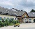 Bild: Gerhard Krones
Die Grundschule in Freihung geht besseren Zeiten entgegen. Die Sanierung des in die Jahre gekommenen Gebäudes wird in Angriff genommen.