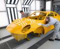 Bild: Marijan Murat/dpa
Von Januar bis Juni hat Porsche erneut weniger Fahrzeuge verkauft. (Archivbild)