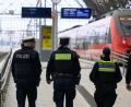 Bild: Robert Michael/dpa
Die Bundespolizei hat im vergangenen Jahr mehr Gewaltdelikte an Bahnhöfen und anderen Orten, wo sie für die Sicherheit zuständig ist, festgestellt. (Archivbild)