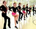 Bild: Gabi Schönberger
Die Tänzerinnen der Mädchenrealschule zeigen ihre Choreografie.