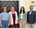 Bild: Amtsgericht Amberg
Jürgen Konrad, Direktor am Amtsgericht Amberg (rechts) freut sich über die Verstärkung durch zwei neue Richterinnen: Jasmin Hertel (Zweite von links) und Sarah Seifert (Dritte von links) .