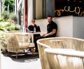 Bild: Sezayi Er
Betreiber Sezayi Er und Architektin Barbara Ziegler blicken der Eröffnung des Café Sezi in der Wörthstraße in Weiden entgegen.