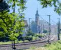 Bild: Matthias Balk/dpa
Die alte Bahnstrecke Rosenheim - Kufstein bei Flintsbach am Inn. Die DB will die 1858 eröffnete historische Strecke neu bauen. Die geschätzten Kosten liegen bei knapp neun Milliarden Euro, hinzu kommt ein immenser Risikopuffer. (Archivbild)