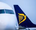 Bild: Marcel Kusch/dpa
Bei einem Jet der Ryanair ist während des Flugs eine Scheibe zerbrochen. (Symbolbild)