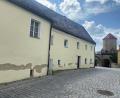 Bild:  Amann
Das sogenannte "Skandal-Haus" am Obertor 9 in Nabburg: Die Stadt kauft es zurück und vermarktet es neu