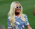 Bild: Gregory Bull/AP/dpa
Hoher Promifaktor: Paris Hilton bei der WM. (Archivbild)