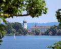 Bild: Karl-Josef Hildenbrand/dpa
Der Chiemsee mit der Fraueninsel ist ein beliebtes Ausflugsziel in Oberbayern. (Archivbild)
