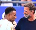 Bild: Tom Weller/dpa
Omnipräsent bei der WM: Jürgen Klopp mit Frankreichs Topstar Kylian Mbappé.