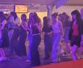 Bild: Verena Schieder
Gemeinsam im Takt: Beim „Cupid Shuffle“ füllt sich die Tanzfläche im Festzelt schlagartig. Die Plattenparty zum 130-jährigen Gründungsfest der Freiwilligen Feuerwehr Krummennaab begeistert Besucher aller Generationen.