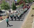 Bild: Gabriela Amann
Die Jugendblaskapelle aus Nabburg führt als Festkapelle den Festzug an.