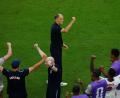 Bild: Nick Potts/PA Wire/dpa
Englands Trainer Thomas Tuchel jubelt nach dem Schlusspfiff gegen Norwegen.