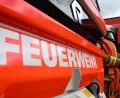 Bild: Bernd Weißbrod/dpa
Als der Mann die Werkstatt verlässt, ist die Feuerwehr bereits da. (Symbolbild)
