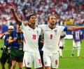 Bild: Martin Rickett/PA Wire/dpa
Jude Bellingham (l) und Harry Kane jubeln über den Halbfinaleinzug.