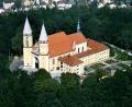 Symbolbild: Gerhard Götz
Ein unbekannter Täter beschädigt mehrere Kirchenfenster im Kreuzbergviertel in Schwandorf. Die Polizei sucht Zeugen.