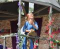 Bild: Elisabeth Dobmayer
"Rapunzel" (Mia Puhane) ist im Turm eingesperrt und richtig unglücklich.