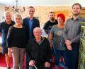 Bild: Bernhard Schultes
Mit vielen Gästen und Besuchern feierte der Friedenfelser Ludwig Hausknecht (vorne sitzend) seinen 80. Geburtstag. Mit im Bild (von links) Kurt Schramm, Ehefrau Hannelore Hausknecht, Bürgermeister Adrian Käß, Enkel Max, Tochter Karin und Enkel Tom.