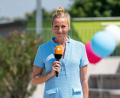Bild: Sascha Baumann/ZDF/dpa
Nach dem „Fernsehgarten“ vom vergangenen Wochenende waren Rassismus-Vorwürfe gegen Moderatorin Andrea Kiewel laut geworden. (Archivbild)