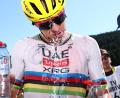 Bild: Anne-Christine Poujoulat/AFP via AP/dpa
Tadej Pogacar bei der von massiver Hitze begleiteten Tour de France. (Archivbild)