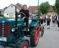 Bild: Rudolf Hirsch
Ein Oldtimer-Bulldog zog bei der 700-Jahr-Feier in Hofenstetten die historische Feuerwehrspritze. Es folgte das "Seebarner Gwiach", das den Festzug am Sonntag anführte.