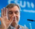 Bild: Peter Kneffel/dpa
Die Meinungen über ein mögliches AfD-Verbotsverfahren gehen auseinander - doch Markus Söder legt sich fest.