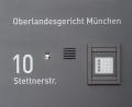 Bild: Tobias Hase/dpa
Den Angeklagten werden Kriegsverbrechen zur Last gelegt. (Archivbild)
