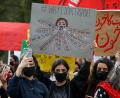 Bild: Anjum Naveed/AP/dpa
Pakistanische Aktivistinnen demonstrieren im Rahmen des Internationalen Frauentags. (Archivbild)