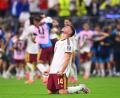 Bild: Tom Weller/dpa
Aymeric Laporte feiert den Sieg.