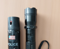 Symbolbild: Bundespolizei
Bei einer Kontrolle bei Waidhaus entdeckte die Bundespolizei verbotene Waffen in einem Kleintransporter: Ein verbotenes Spray und ein als Taschenlampe getarntes Elektroimpulsgerät.