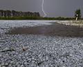 Bild: Thomas Lindemann/Nord-West-Media TV /dpa
Unwetter mit Hagel zogen über Niedersachsen.