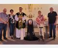 Bild: Günter Weigl
Die Kinder Hannelore und Karl-Heinz mit Ehepartnern und Pfarrer Michael Jakob nach dem Requiem für Rolf Exner in der Pfarrkirche St. Konrad.