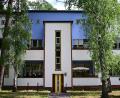 Bild: Sebastian Gollnow/dpa
In der Waldsiedlung Zehlendorf sind Hausfassaden, Türen und Fenster mehrfarbig gestaltet.