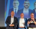 Bild: Jan Woitas/dpa
Chrupalla und Siegmund lächelten und sangen teilweise gemeinsam mit den Besuchern die DDR-Hymne.