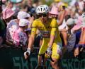 Bild: Mosa'ab Elshamy/AP/dpa
Tadej Pogacar bleibt Gesamtführender der Tour de France.