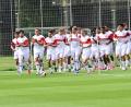 Bild: Bernd Weißbrod/dpa
Der VfB Stuttgart ist vor 1.000 Zuschauern in die Saisonvorbereitung gestartet.