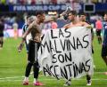 Bild: Rebecca Blackwell/AP/dpa
Die britische Regierung erwartet vom Weltfußballverband Fifa eine Untersuchung zum Zeigen des politischen Banners.