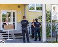 Bild: Frank Hammerschmidt/dpa
Nach dem Angriff auf eine Mitarbeiterin eines Jugendamtes der Kreisverwaltung ist in Finsterwalde das Gebäude evakuiert und gesperrt worden.