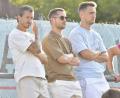 Bild: Hubert Ziegler
Zaungäste: SpVgg-SV-Trainer Michael Riester (links) nutzte am Mittwoch die Gelegenheit, um die DJK Ammerthal bei deren 1:0-Saisonauftaktsieg gegen den ASV Neumarkt zu beobachten. Mit dabei waren die Weidener Spieler Moritz Zeitler (Mitte) und Stefan Pühler.