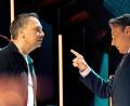 Bild: ---/RTL+/dpa
Bei GZSZ spielt Thriller-Autor Sebastian Fitzek (l) sich in zwei Folgen selbst und trifft dabei auf Schauspieler Wolfgang Bahro alias Jo Gerner.