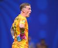 Bild: Tom Weller/dpa
Englands Nationaltorhüter Jordan Pickford hatte umsonst einen Spickzettel fürs Elfmeterschießen vorbereitet.