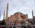 Bild: Tunahan Turhan/SOPA Images via ZUMA Press Wire/dpa
Die Hagia Sophia in Istanbul war einst eine Kathedrale. (Archivbild)