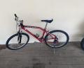 Bild: Polizei Schwandorf/Dirnberger
Die Polizei Schwandorf stellte dieses rote Fahrrad der Marke Hawk bei einem polizeibekanntem Mann sicher. Nun wird der Eigentümer des Fahrrads gesucht.