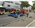 Bild: Feuerwehr Amberg
Großeinsatz der Feuerwehr an der Marienstraße in Amberg: Im Haus des Kunden der Sparkasse war Ammoniak aus der Klimaanlage ausgetreten.