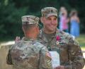 Bild: Sgt. Kammen Taylor/US Army
Der bisherige Command Sergeant Major Paul Fedorisin (rechts) wird von Kommandeur Terry Tillis als "Legende" verabschiedet.